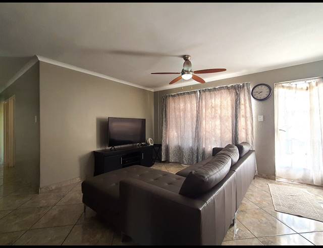 2 BEDROOM SIMPLEX FOR SALE IN COUNTRY VIEW
